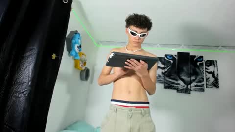 boys4hot_777 online show from March 2025 03:13:02 PM