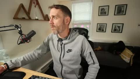 Snapshot of bradbronton chatting on May 2026 08:24:02 PM BradBronton online show from May 2026 08:24:02 PM