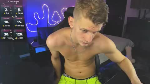 Snapshot of bradmaloney chatting on September 2025 08:33:01 PM brad maloney online show from September 2025 08:33:01 PM