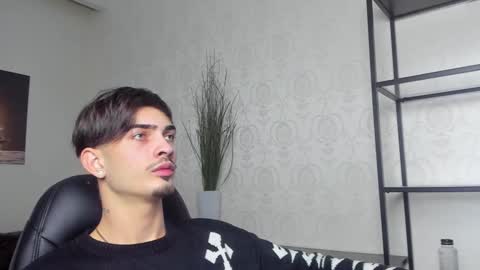 Snapshot of brandontatex chatting on December 2024 01:01:02 PM BrandonTateX online show from December 2024 01:01:02 PM