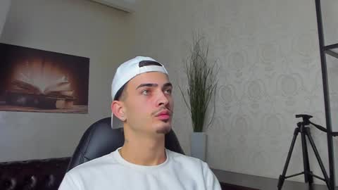 Snapshot of brandontatex chatting on December 2024 12:29:02 PM BrandonTateX online show from December 2024 12:29:02 PM