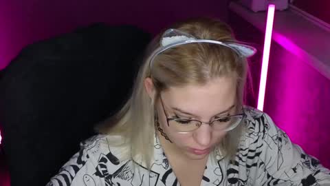 Belle  online show from December 2024 02:09:01 AM