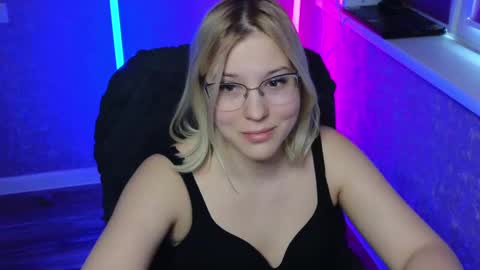 Belle  online show from February 2025 05:13:01 AM