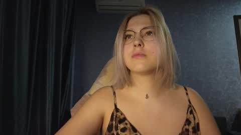 Belle  online show from October 2025 11:00:01 AM