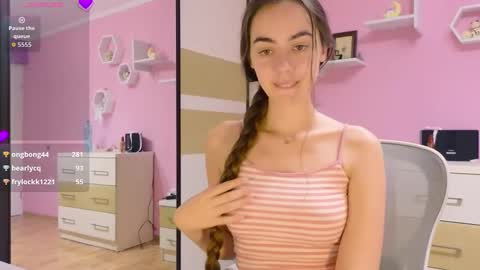 Annie online show from September 2025 05:28:01 PM