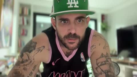 LostAndFoundinBrazil online show from December 2025 06:33:01 AM