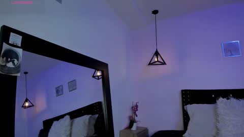 Brianna  online show from November 2025 11:57:02 AM