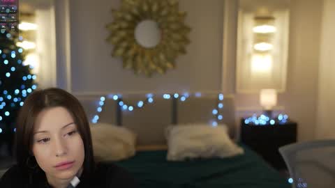 Diamonds Girls online show from December 2025 12:17:01 AM