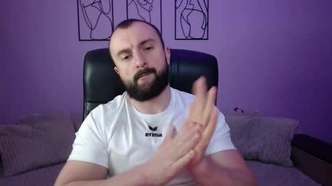 brindlefly69 online show from April 2026 11:04:02 AM