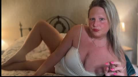 Snapshot of british_bella chatting on April 2026 04:39:01 AM British Bella online show from April 2026 04:39:01 AM