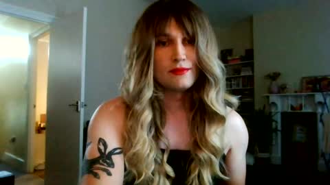 Snapshot of britishlucysissy chatting on July 2026 05:52:01 PM britishlucysissy online show from July 2026 05:52:01 PM