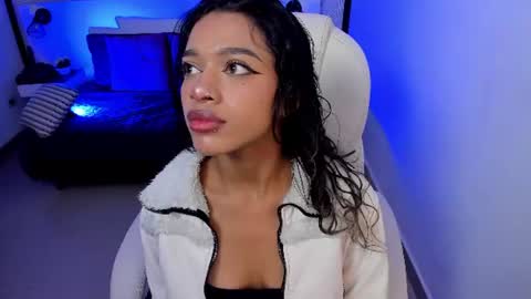 Snapshot of britney_collins_ chatting on July 2026 01:05:01 PM britney_collins_ online show from July 2026 01:05:01 PM