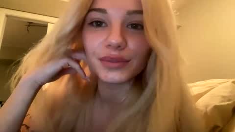 Snapshot of britneycherry08 chatting on April 2026 04:24:02 AM britneycherry08 online show from April 2026 04:24:02 AM