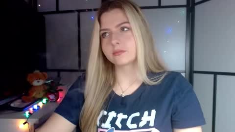 BritneyGlow online show from December 2024 04:17:01 PM