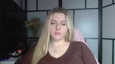 BritneyGlow online show from December 2024 05:18:02 PM