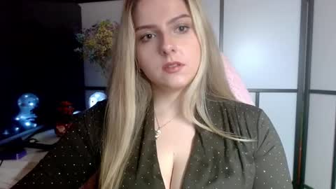 BritneyGlow online show from December 2024 07:11:02 PM