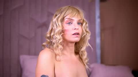 britneyhudson online show from December 2025 05:49:01 AM