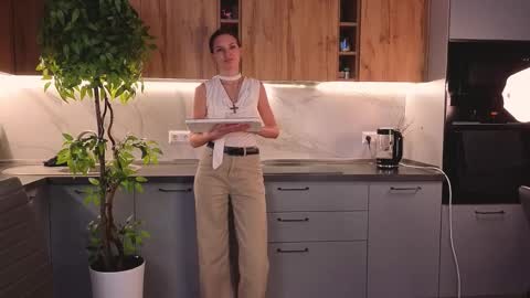 my name is Britney Im 18 years old I love to draw and want to learn to dance online show from March 2026 07:42:01 PM