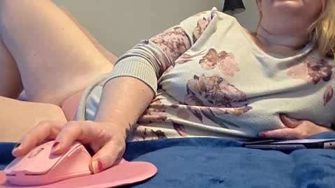 Snapshot of brkenprincess81 chatting on February 2026 10:33:01 PM brkenprincess81 online show from February 2026 10:33:01 PM