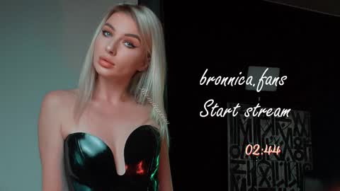 Anna online show from November 2025 04:09:02 PM