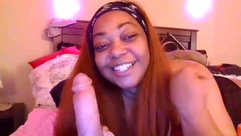 Snapshot of brownroundrenee chatting on February 2025 09:52:01 PM brownroundrenee online show from February 2025 09:52:01 PM