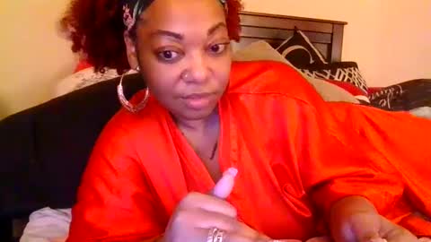 Snapshot of brownroundrenee chatting on February 2025 09:57:01 PM brownroundrenee online show from February 2025 09:57:01 PM