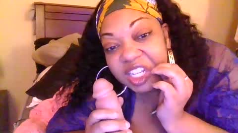 Snapshot of brownroundrenee chatting on March 2025 09:56:01 AM brownroundrenee online show from March 2025 09:56:01 AM