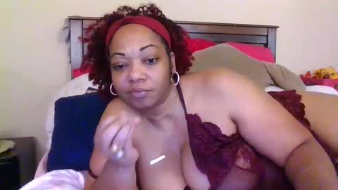 Snapshot of brownroundrenee chatting on September 2025 03:33:01 PM brownroundrenee online show from September 2025 03:33:01 PM