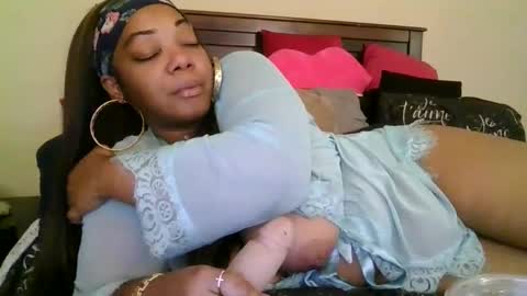 Snapshot of brownroundrenee chatting on September 2025 09:41:02 AM brownroundrenee online show from September 2025 09:41:02 AM