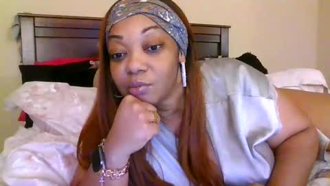 Snapshot of brownroundrenee chatting on October 2025 10:13:02 AM brownroundrenee online show from October 2025 10:13:02 AM