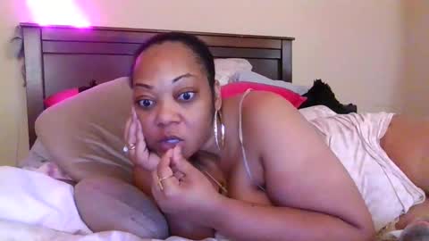 Snapshot of brownroundrenee chatting on November 2025 11:11:02 AM brownroundrenee online show from November 2025 11:11:02 AM