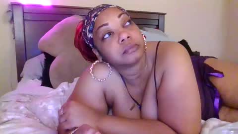 Snapshot of brownroundrenee chatting on November 2025 11:20:02 AM brownroundrenee online show from November 2025 11:20:02 AM