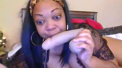 Snapshot of brownroundrenee chatting on November 2025 11:27:02 AM brownroundrenee online show from November 2025 11:27:02 AM