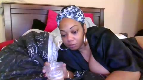 Snapshot of brownroundrenee chatting on December 2025 11:30:02 AM brownroundrenee online show from December 2025 11:30:02 AM