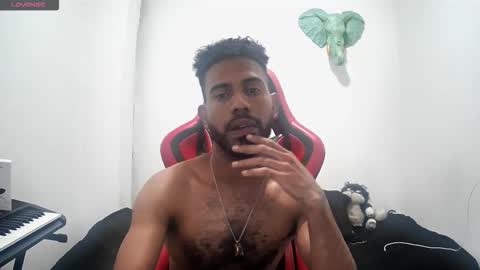 bruce_1111 online show from November 2025 08:25:02 AM