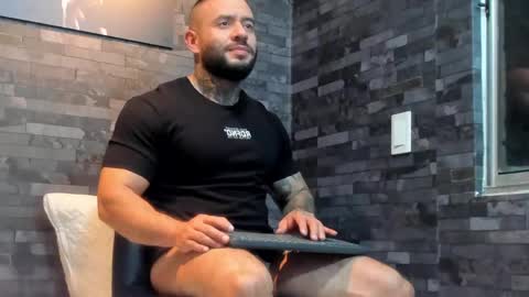 brucedallas online show from May 2026 02:39:01 AM