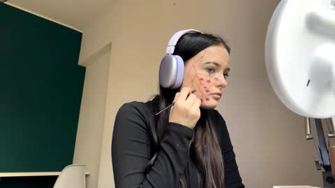 Luna online show from April 2026 01:15:01 PM