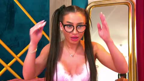 Snapshot of brunette_bombx chatting on April 2026 02:32:01 PM BrunetteB online show from April 2026 02:32:01 PM