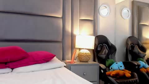 bryannamiller online show from December 2025 12:32:01 PM