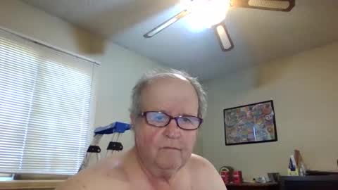 Snapshot of bullfrogg505 chatting on May 2026 04:04:02 PM bullfrogg505 online show from May 2026 04:04:02 PM