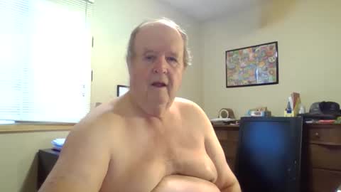Snapshot of bullfrogg5050 chatting on January 2026 03:28:01 PM bullfrogg5050 online show from January 2026 03:28:01 PM