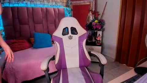 Snapshot of bulmasweetyose chatting on February 2025 11:09:01 PM bulmasweetyose mommy submissive control milf lovense online show from February 2025 11:09:01 PM