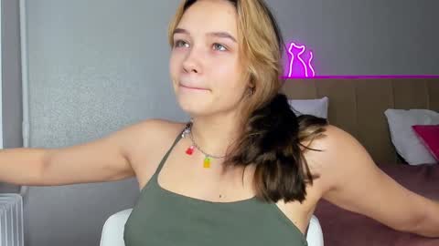 Snapshot of bunny_bonny chatting on March 2025 12:22:01 PM Alice online show from March 2025 12:22:01 PM