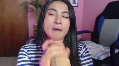 bunnyEmilyR0s33 online show from December 2025 04:14:02 PM