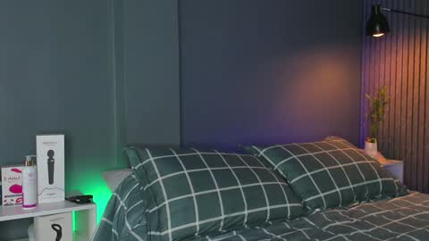 Buster independent model online show from February 2025 08:11:02 AM