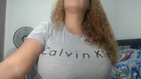 Snapshot of bustyamanda_ chatting on February 2025 04:18:02 AM Amanda online show from February 2025 04:18:02 AM