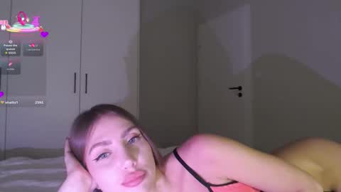 Lauren online show from November 2025 06:08:01 PM