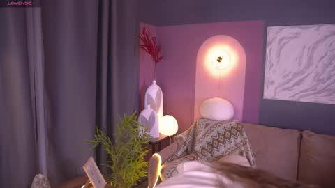 Kira online show from October 2025 03:23:02 PM