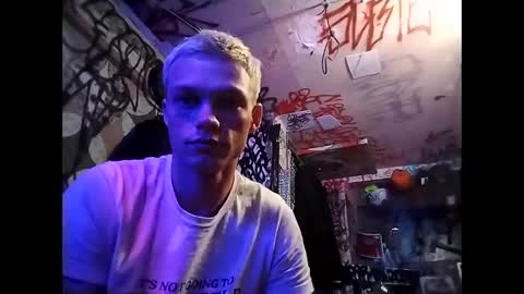 Snapshot of c4r4melncr34m chatting on November 2025 11:51:01 PM KILLY online show from November 2025 11:51:01 PM