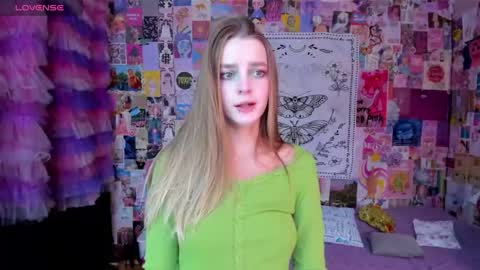 Snapshot of caaandy_girl chatting on October 2025 01:46:02 PM Emily  online show from October 2025 01:46:02 PM